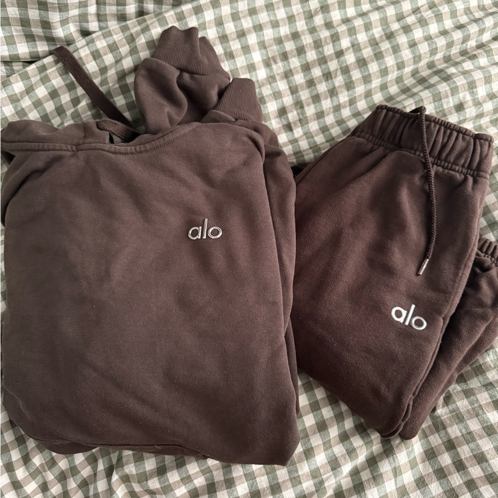 ALO Woman’s Sweat Set